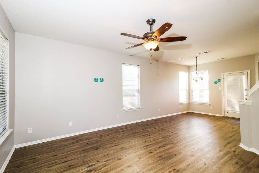 Building Photo - 9854 Cedarcrest Dr