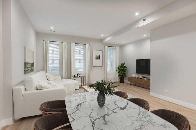 Building Photo - 864 N State St