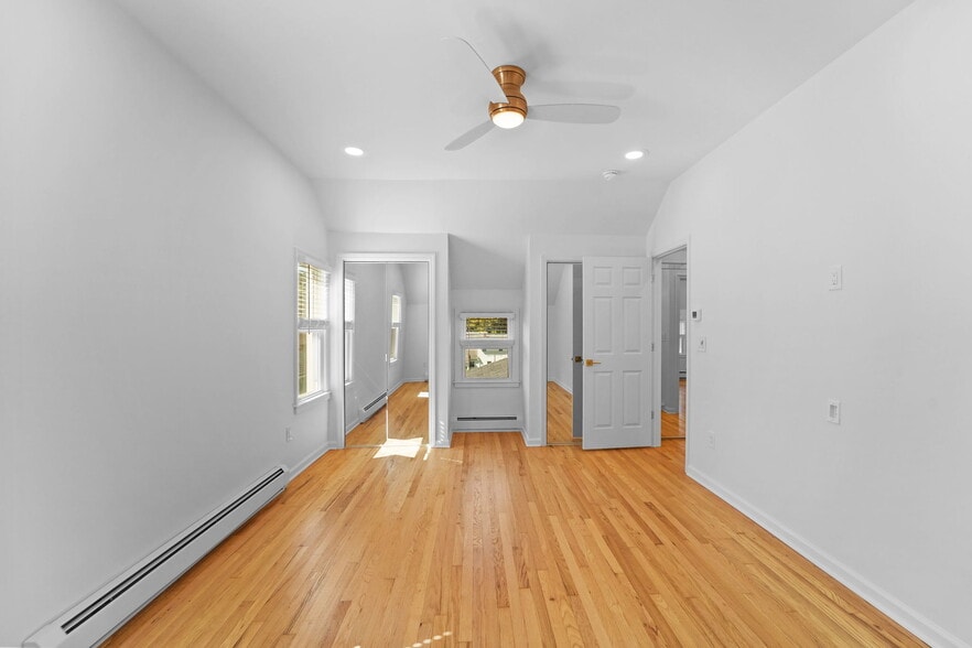 Building Photo - 116 Mary St