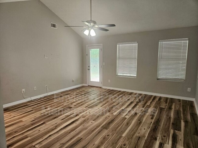 Building Photo - 479 Lakeshore Dr
