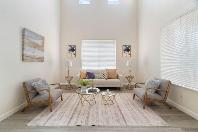 Building Photo - Large two-story home in the Bridal Ridge c...