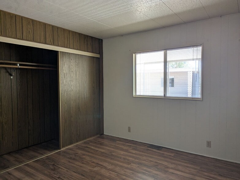 Building Photo - 8136 E Cactus Dr