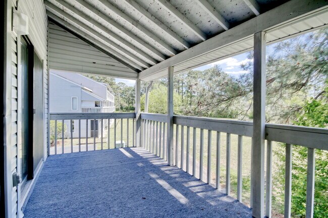Building Photo - 500 Fairway Village Dr