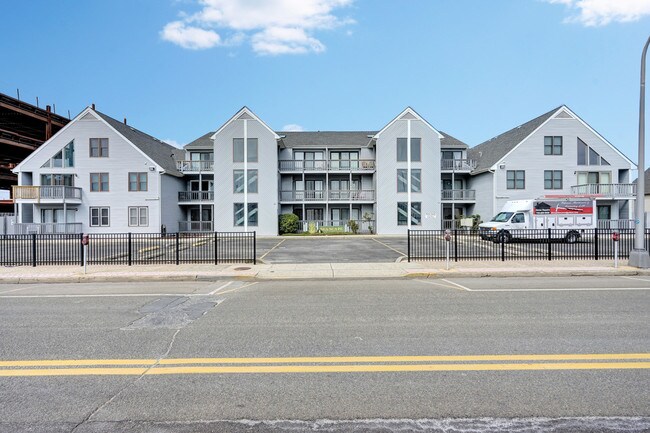 Primary Photo - 42 Hamilton Ave