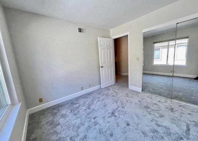 Building Photo - 959 La Mesa Terrace