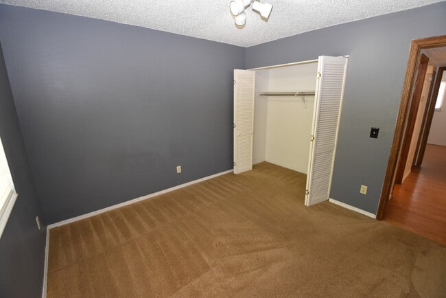 Building Photo - 1050 Mazatlan Cir