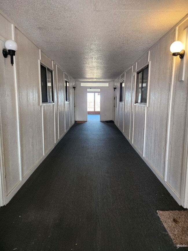 Building Photo - 677 E Clarion Dr