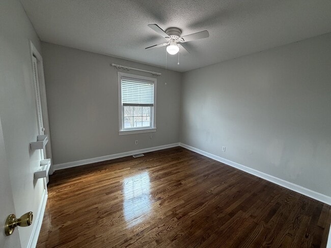 Building Photo - 1204 Rodgers Dr