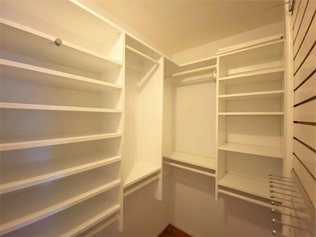 Building Photo - 5216 Willow Point Pkwy