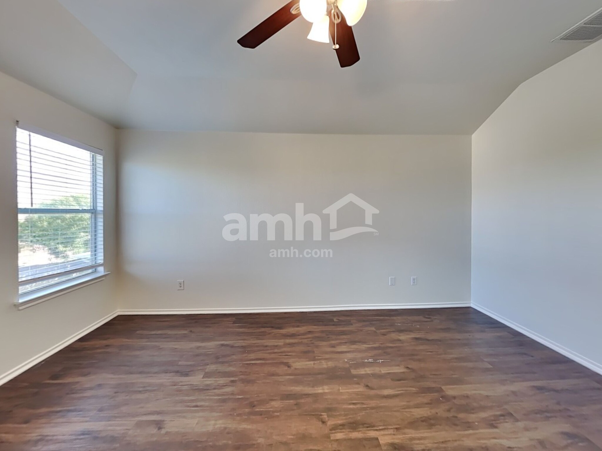 Building Photo - 256 Poplarwood Dr