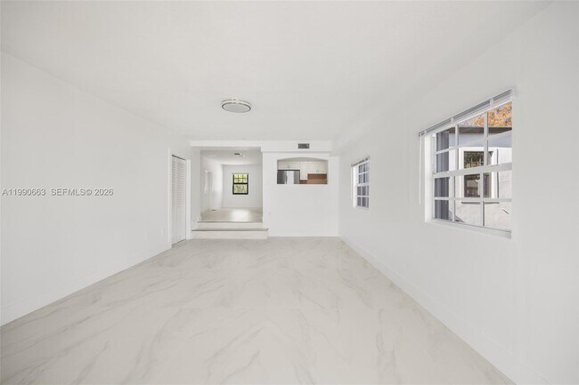 Building Photo - 3640 SW 13th St