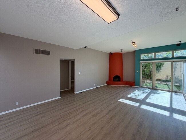 Building Photo - 2 Bedroom Single Story Home Available Near Paseo Del Norte Blvd NE & Wyoming Blvd NE!