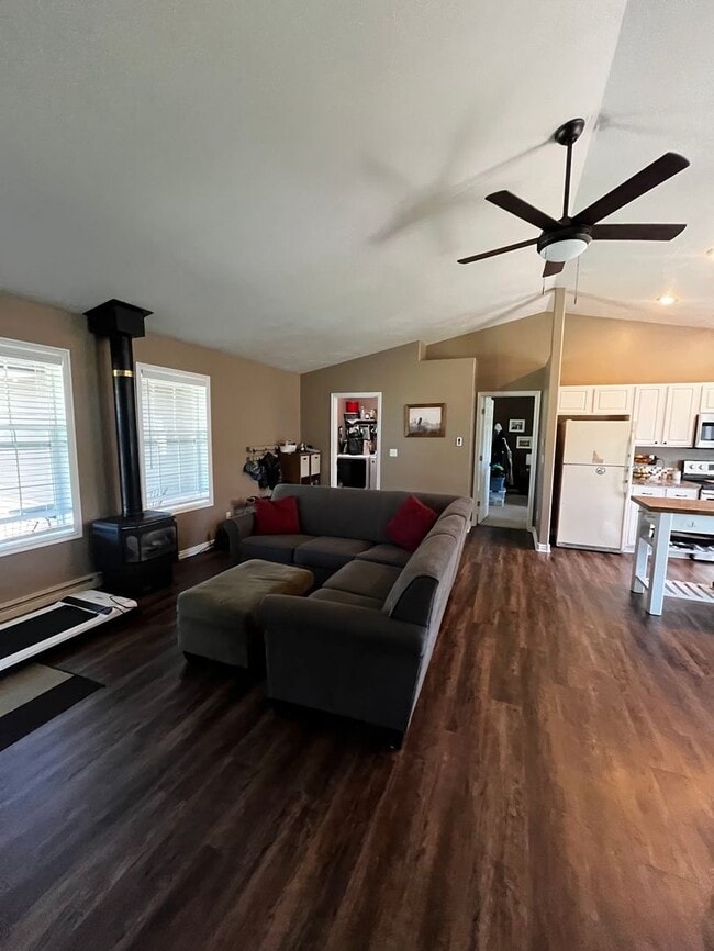Building Photo - Furnished 3-Bedroom Home in Quiet Victor N...