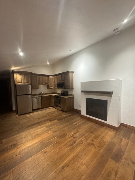 Building Photo - 80 Mule Deer Ct