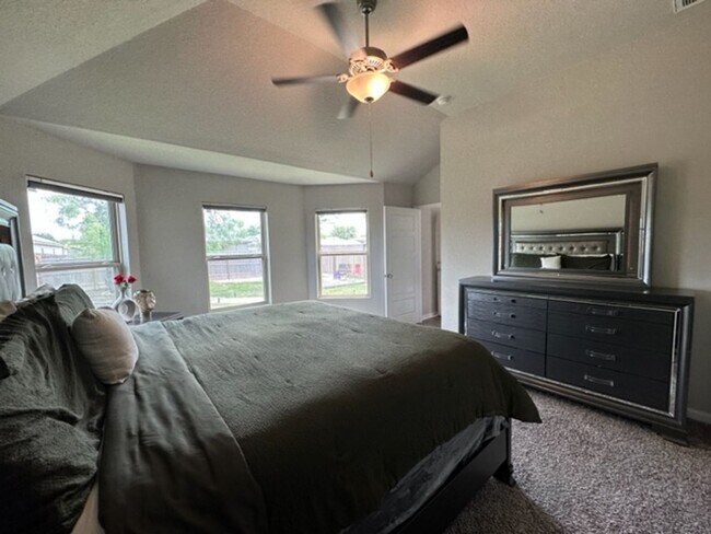 Building Photo - Move in soon! Beautiful  3 bedroom 2 bath near Lackland AFB