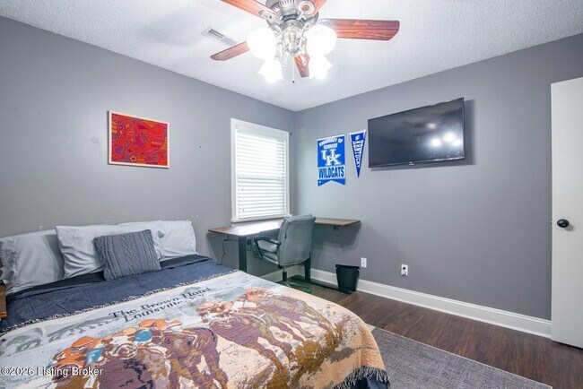 Building Photo - 119 E French St