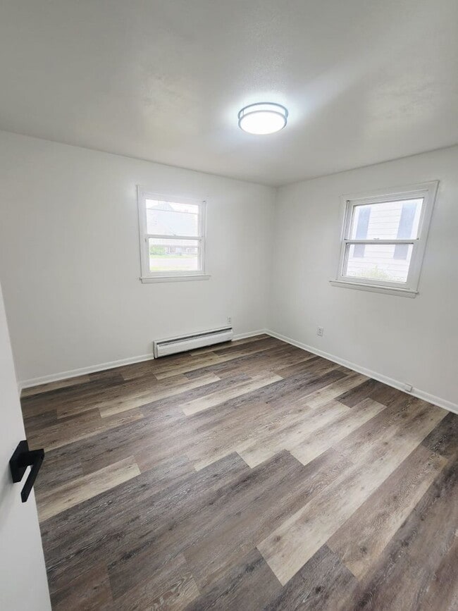Building Photo - Fresh & Spacious 3BR/1BA – $1,395 – Move-I...