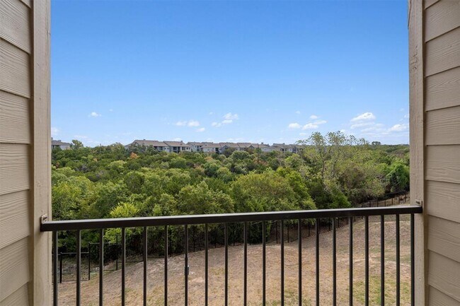 Building Photo - 2320 Gracy Farms Ln