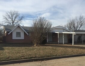Building Photo - 617 Baer Dr