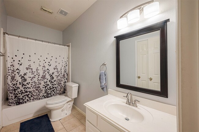 Building Photo - 1602 Rustic Hollow Ln