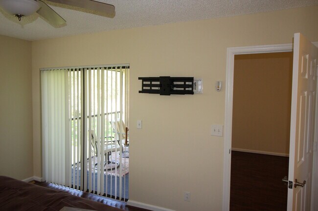 Building Photo - 321 Norwood Terrace