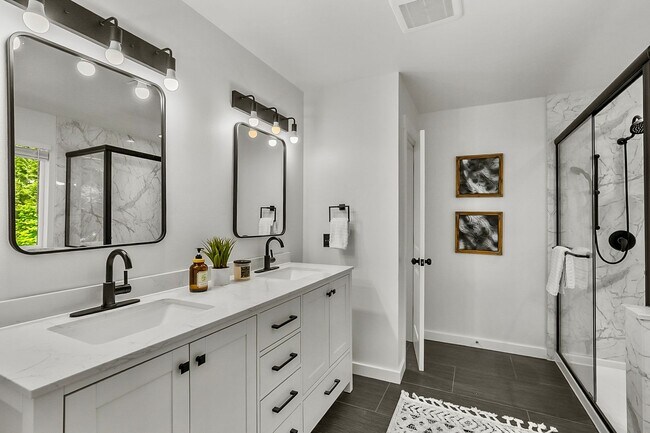 Building Photo - ? Spacious Snohomish Home with Luxury Features & Room to Live! ?