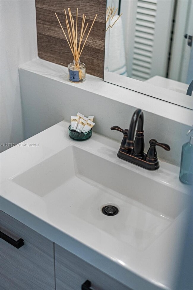 Building Photo - 100 Lincoln Rd