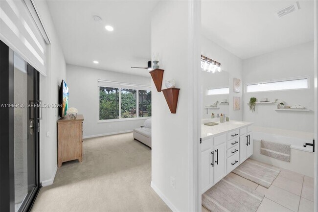 Building Photo - 8864 Ventura Way