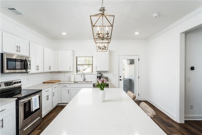 Building Photo - 2332 Rutland Rd