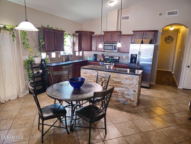 Building Photo - 14660 Spanish Point Dr