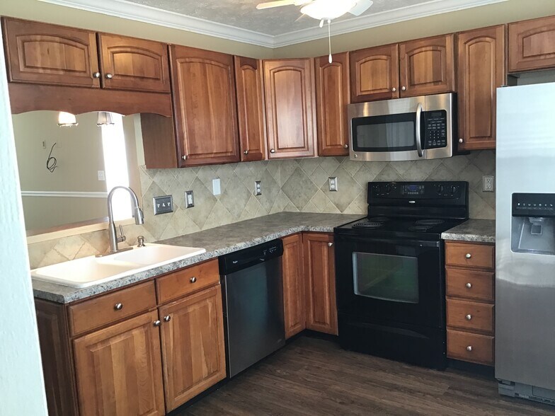 Building Photo - 6707 Wimbledon Dr