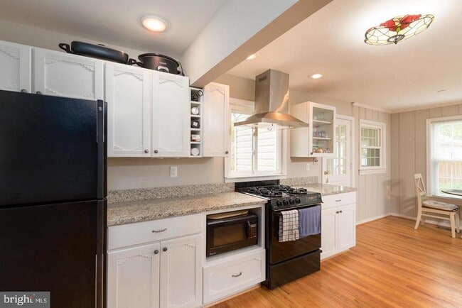 Building Photo - 5106 25th Pl N