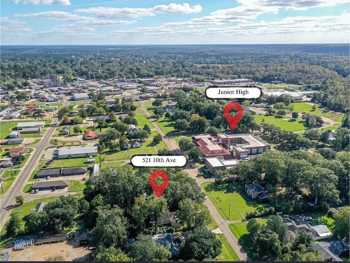 Building Photo - 521 10th Ave