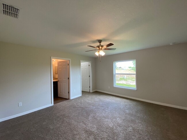 Building Photo - Silver Springs Shores - Welcome Home
