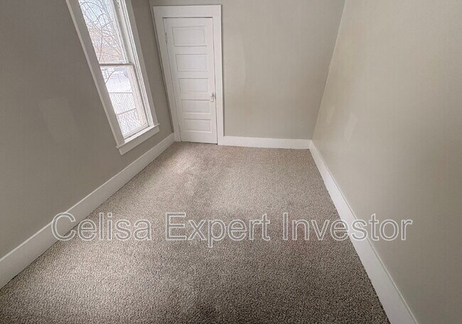 Building Photo - 710 3rd St