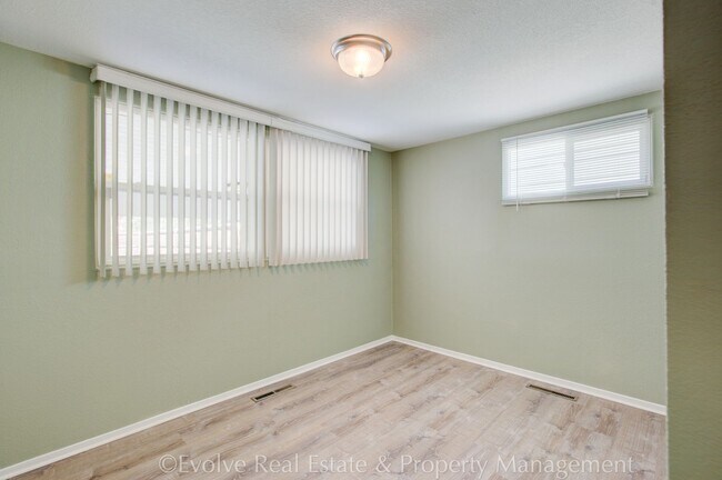 Building Photo - Evolve Real Estate: Charming Ranch Style Retreat In the Heart of Denver, 15 minutes to Downtown D...