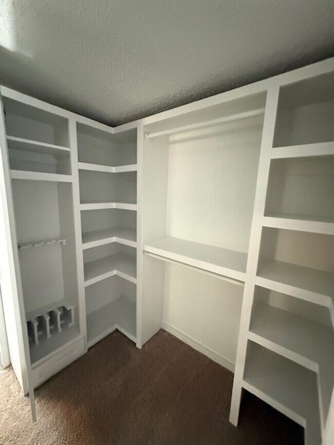 Building Photo - Available Now Spacious 3 Bedroom Home on P...