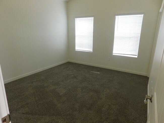 Building Photo - 2 Bed/2 Bath New Construction