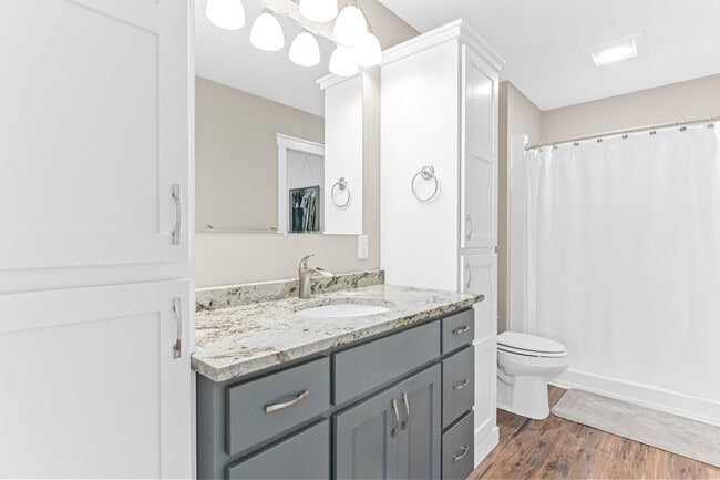 Building Photo - 898 Brentwood Cir