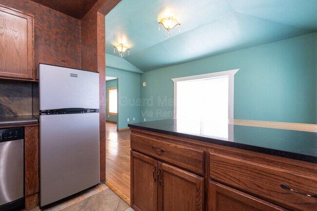 Building Photo - 421 N Emporia Ave