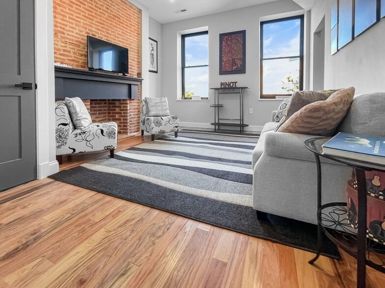 Primary Photo - 1428 Madison Ave