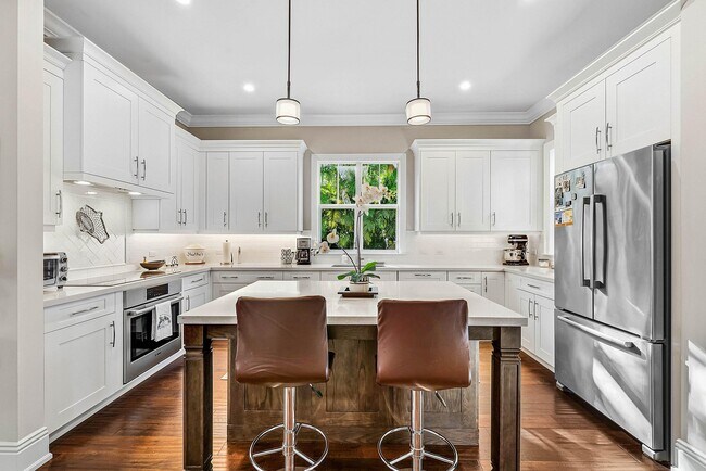 Building Photo - 120 Grove Way