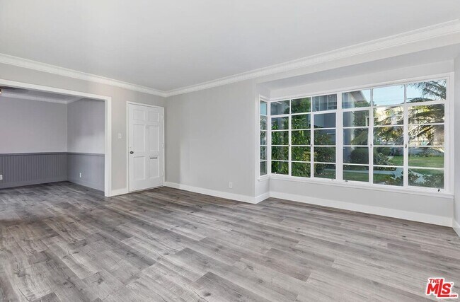 Building Photo - 5016 Clinton St