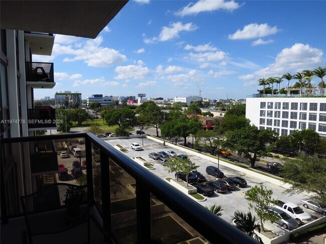 Building Photo - 600 NE 36th St