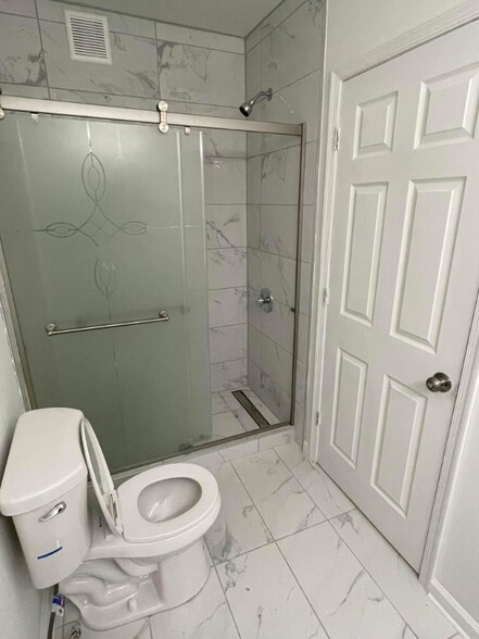 Building Photo - 1702 1/2 Walnut St