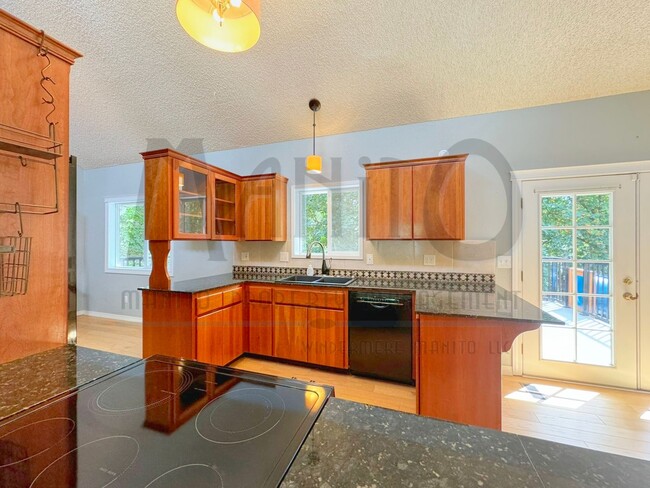 Building Photo - *COMING SOON* Entertainer's Delight - Spra...