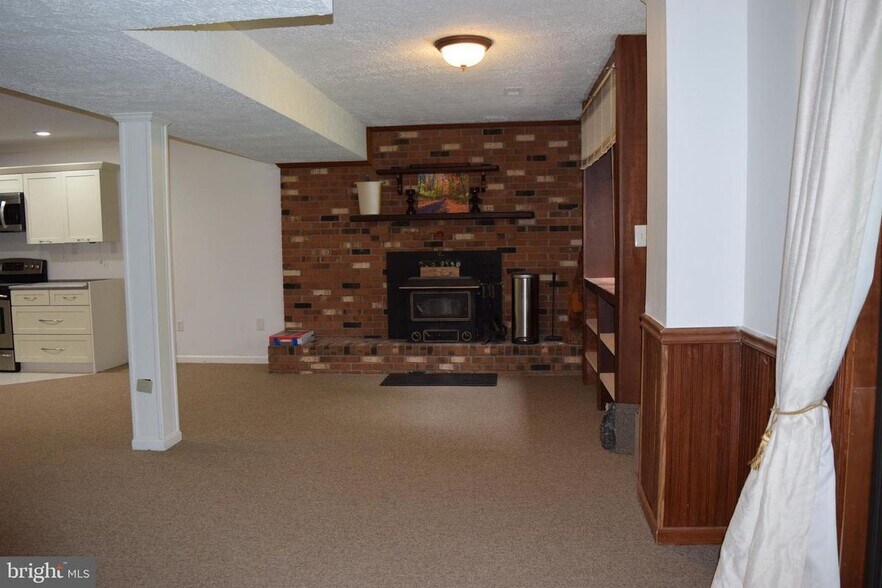 Building Photo - 7023 Kelly Rd