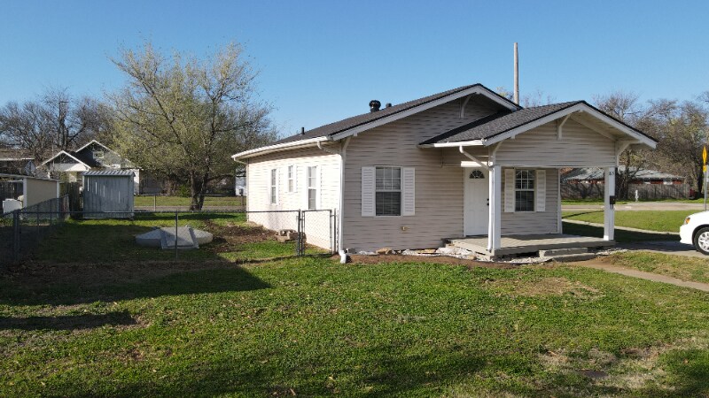 Building Photo - 815 E Main St