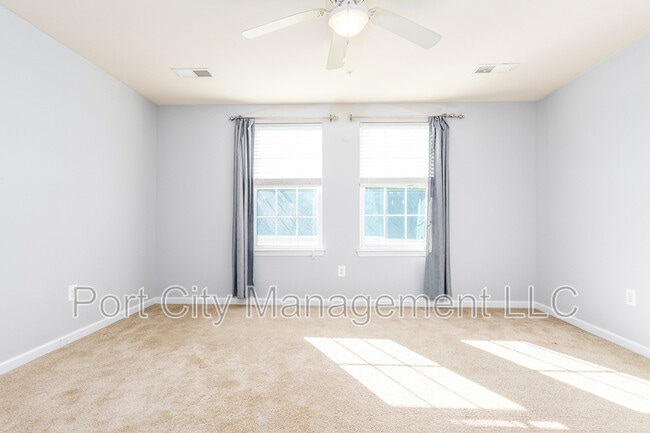 Building Photo - 4519 Foster Ave