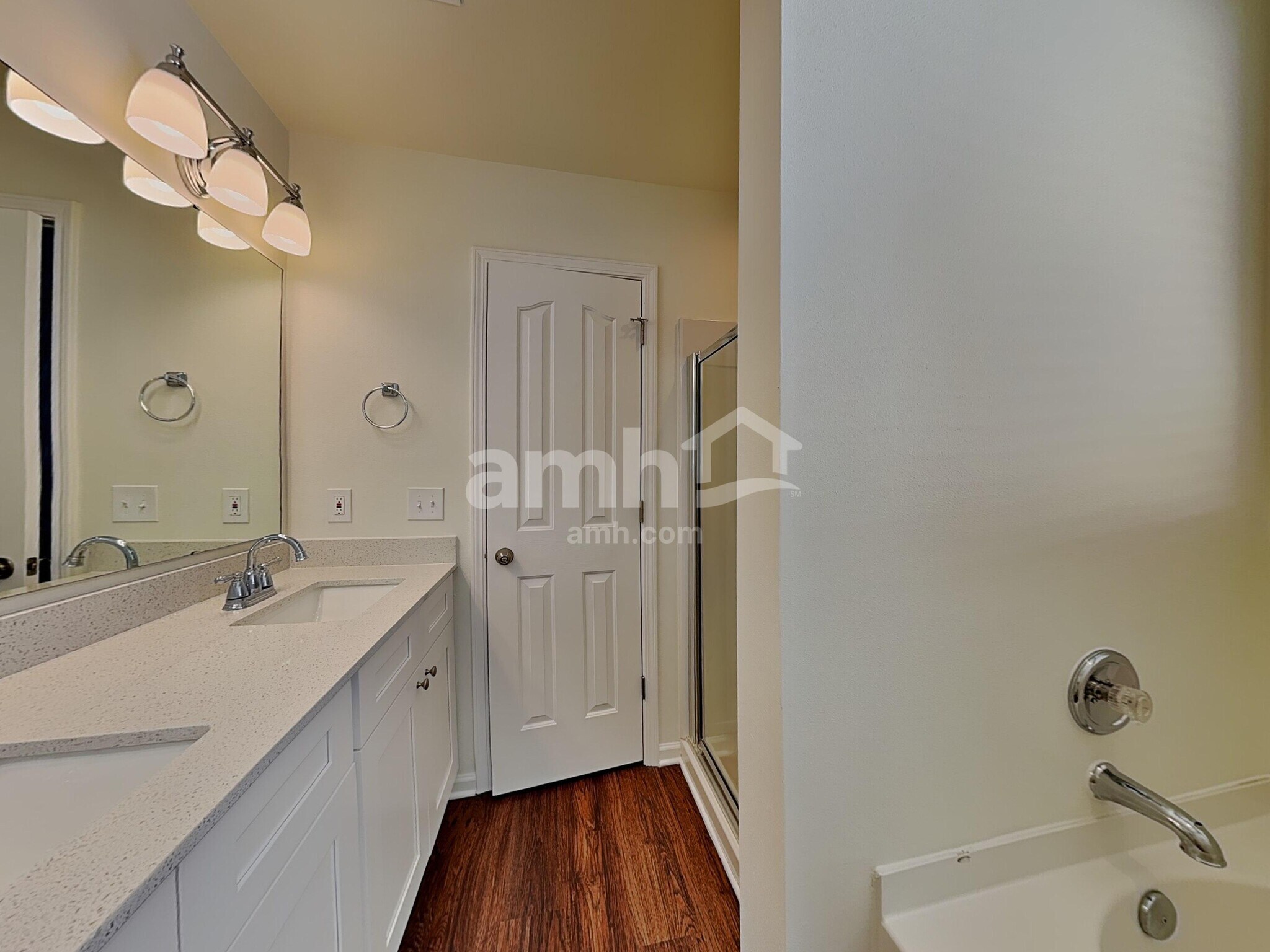 Building Photo - 2524 Ingleside Dr